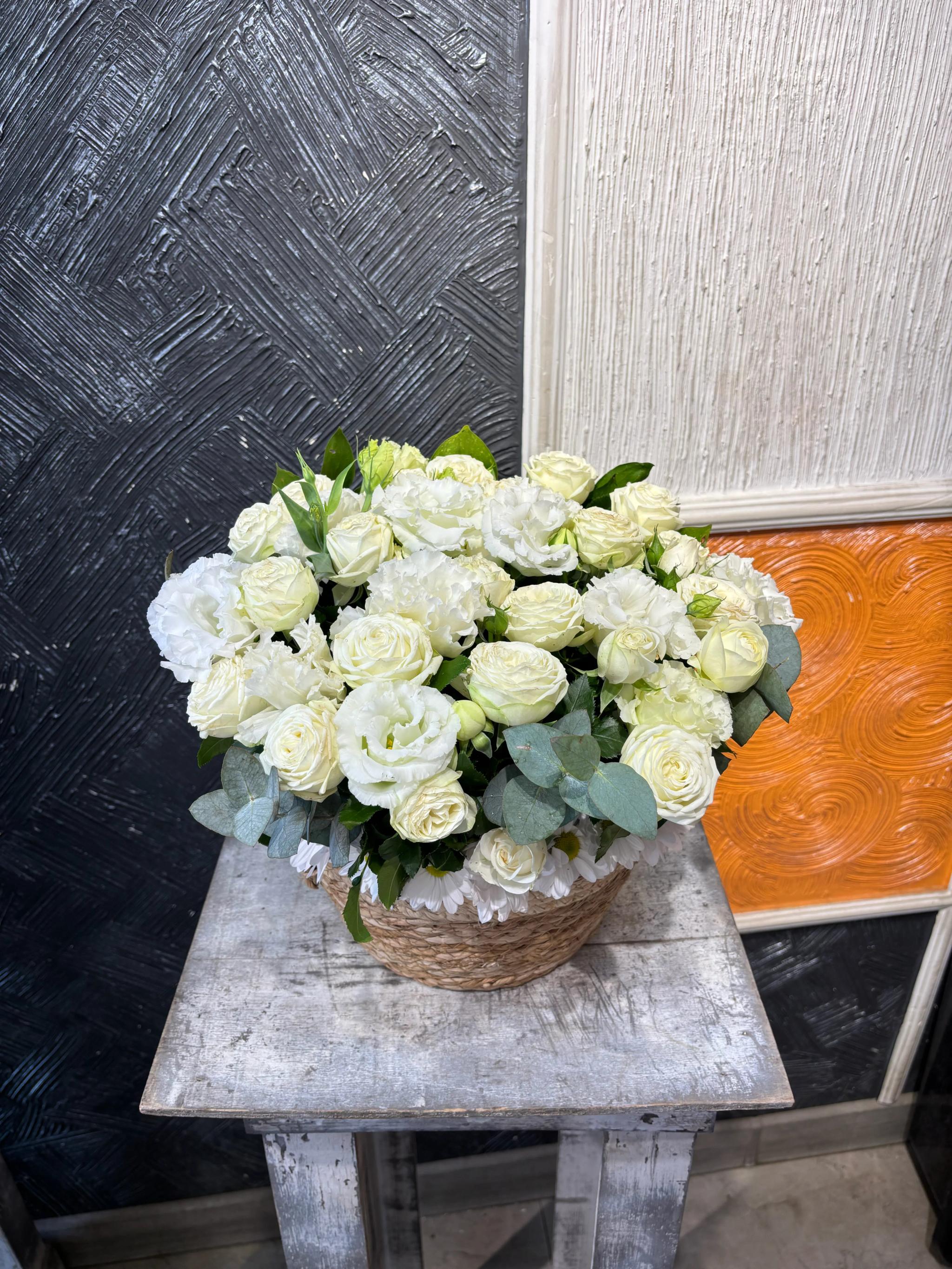 White basket | ծաղիկներ, ծաղկեպսակներ, բույսեր Երևան