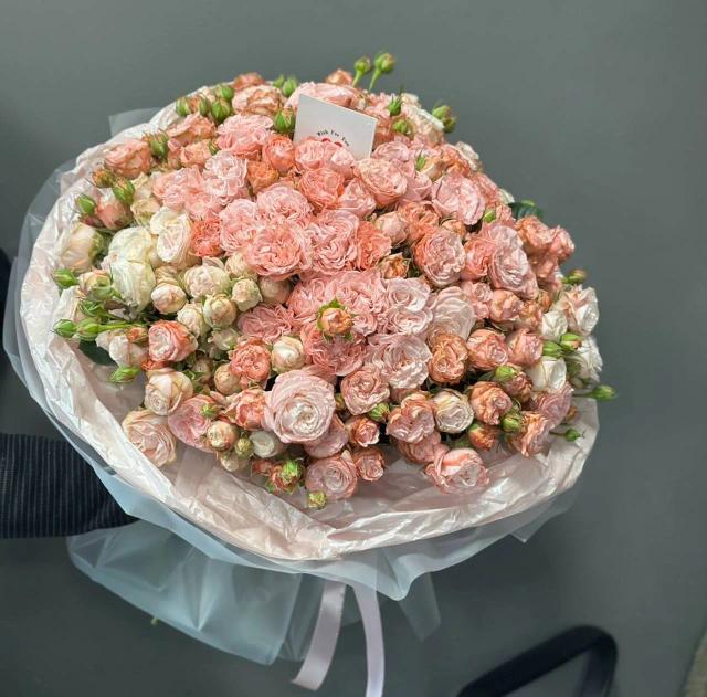 Luxurious bouquet of roses | ծաղիկներ, ծաղկեպսակներ, բույսեր - առաքում Երևան
