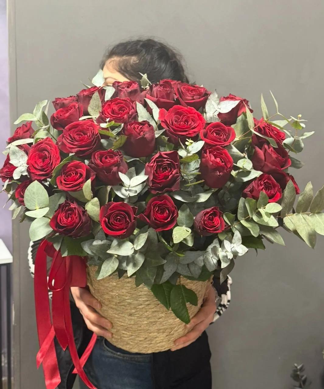 Роскошные розы в корзине. | ծաղիկներ, ծաղկեպսակներ, բույսեր - առաքում Երևան