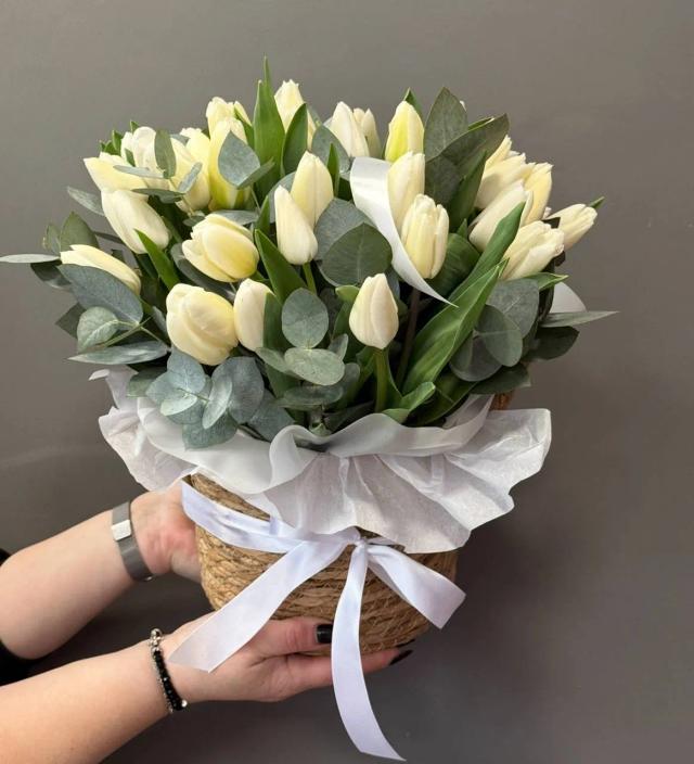 Tulips in a basket | ծաղիկներ, ծաղկեպսակներ, բույսեր - առաքում Երևան