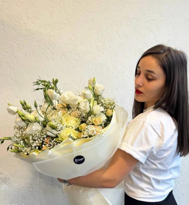 Roses and lisianthus in one bouquet | ծաղիկներ, ծաղկեպսակներ, բույսեր - առաքում Երևան