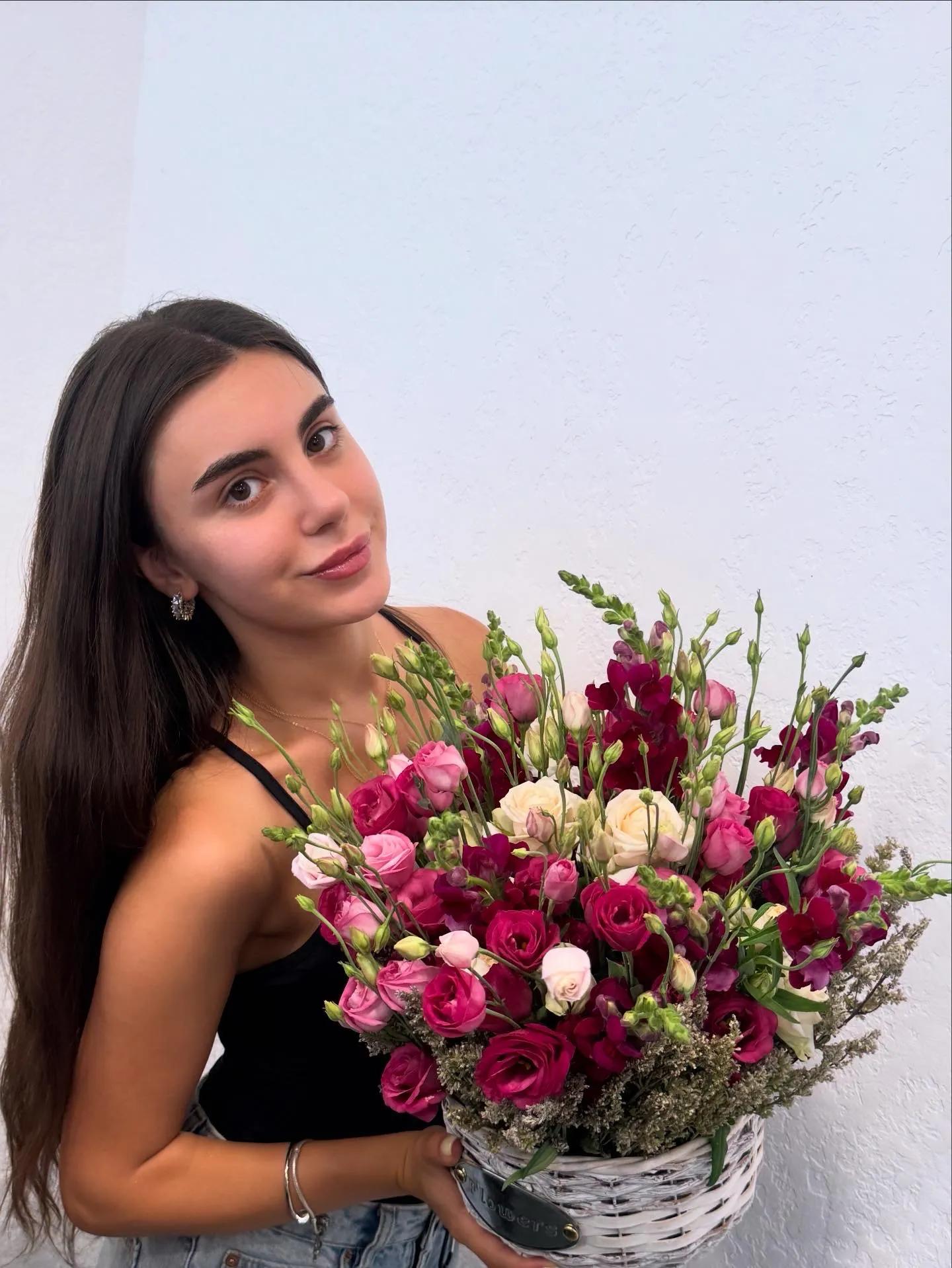 Flowers in a basket | ծաղիկներ, ծաղկեպսակներ, բույսեր Երևան