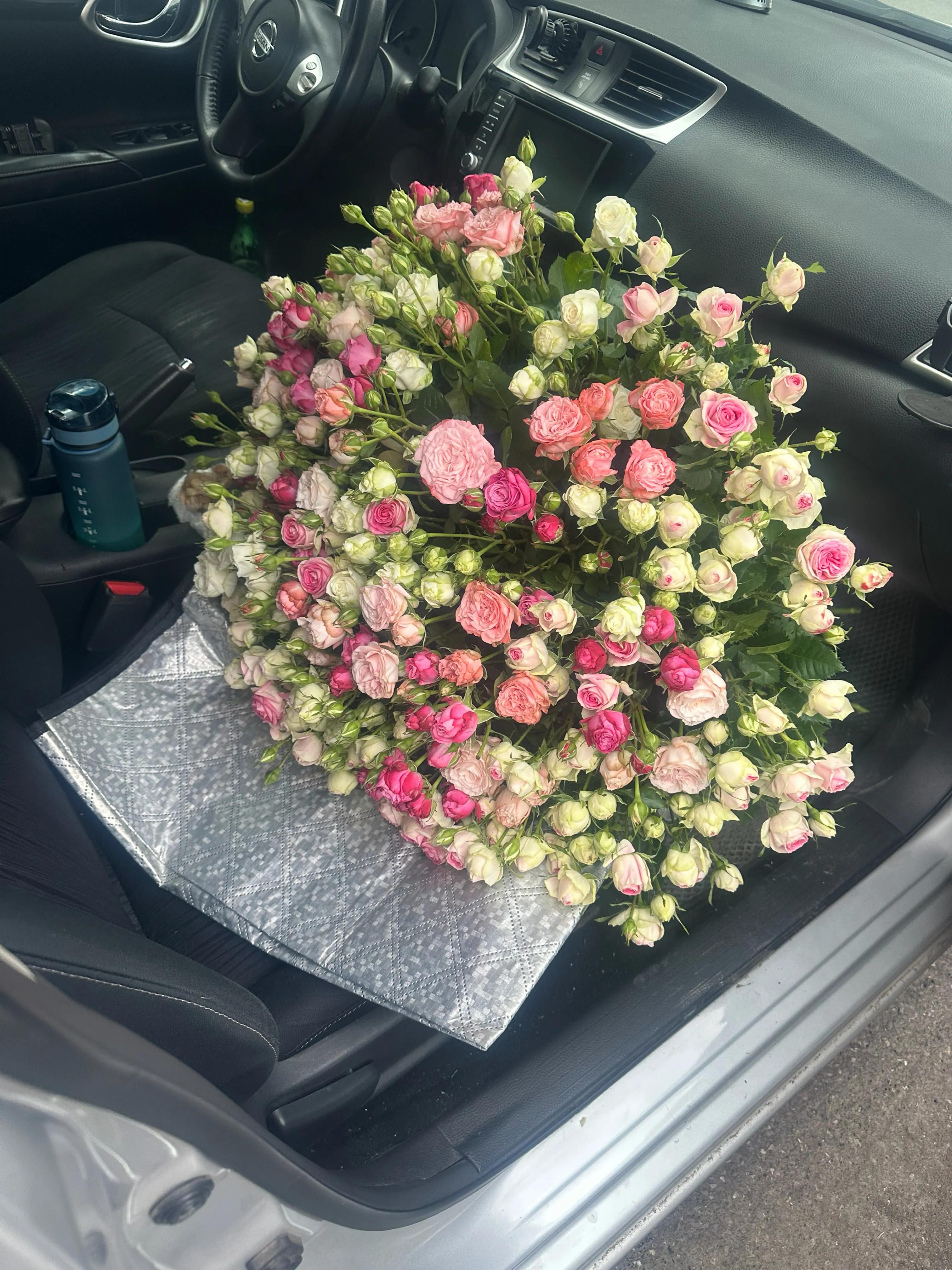 A bouquet of 101-piece bunched roses | ծաղիկներ, ծաղկեպսակներ, բույսեր - առաքում Երևան