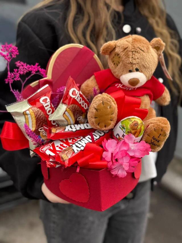 Sweetness in a heart-shaped box | ծաղիկներ, ծաղկեպսակներ, բույսեր - առաքում Երևան