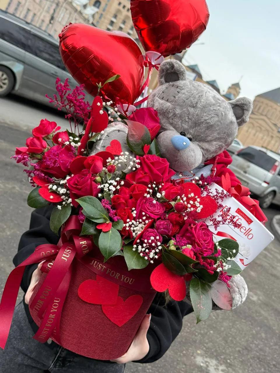 A luxurious floral box full of sweetness | ծաղիկներ, ծաղկեպսակներ, բույսեր Երևան
