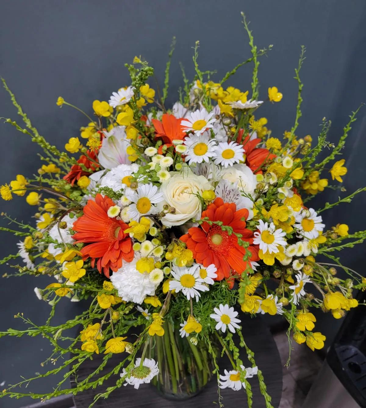 A bright bunch | ծաղիկներ, ծաղկեպսակներ, բույսեր Երևան