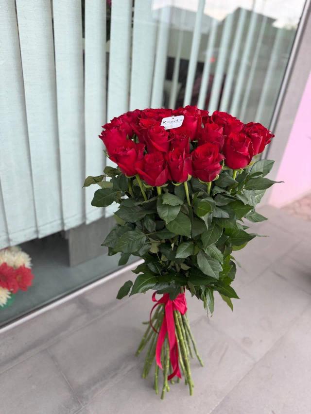 19 կարմիր վարդեր | ծաղիկներ, ծաղկեպսակներ, բույսեր - առաքում Երևան 19 կարմիր վարդեր | ծաղիկներ, ծաղկեպսակներ, բույսեր - առաքում Երևան